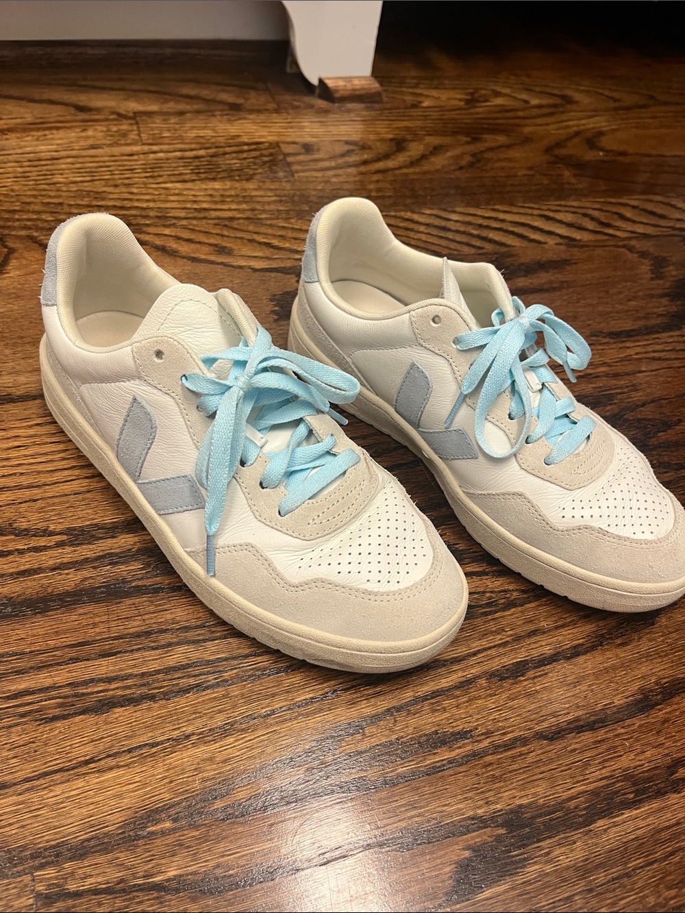 Veja V-90 Light Blue